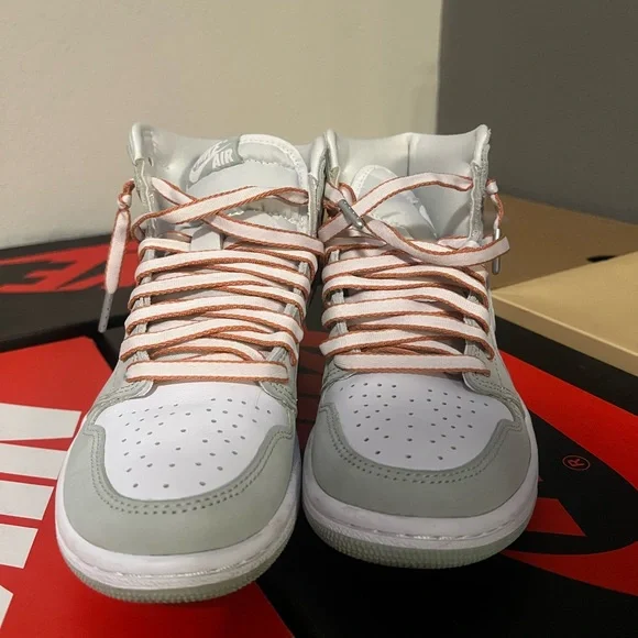 Jordan 1 Retro High OG
I Seafoam (Women's) - Picture 6 of 9